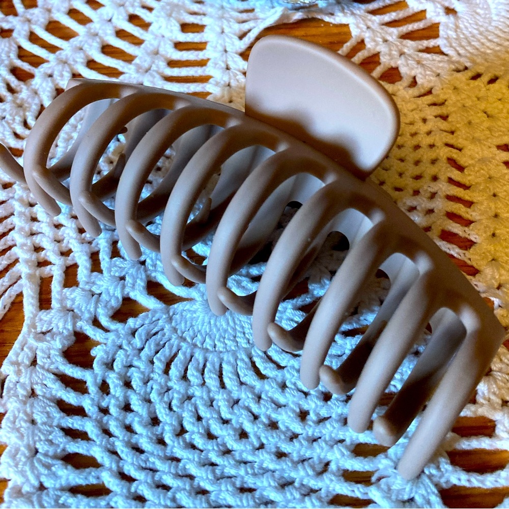 Hair Clip, Tan, 4-1/2”